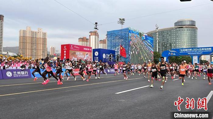 🌸【2024澳门天天开好彩大全】🌸:奥运冠军给小选手颁奖！首届城市青少年游泳公开赛佛山站举行  第6张