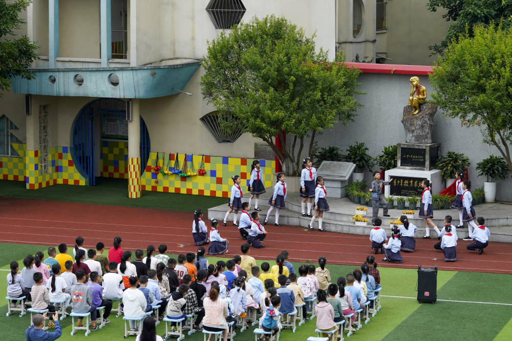 🌸芝士超人【2024年澳门正版资料大全公开】-宁峰全套莫扎特小提琴协奏曲压轴五月音乐节，李泉带来爵士不眠夜