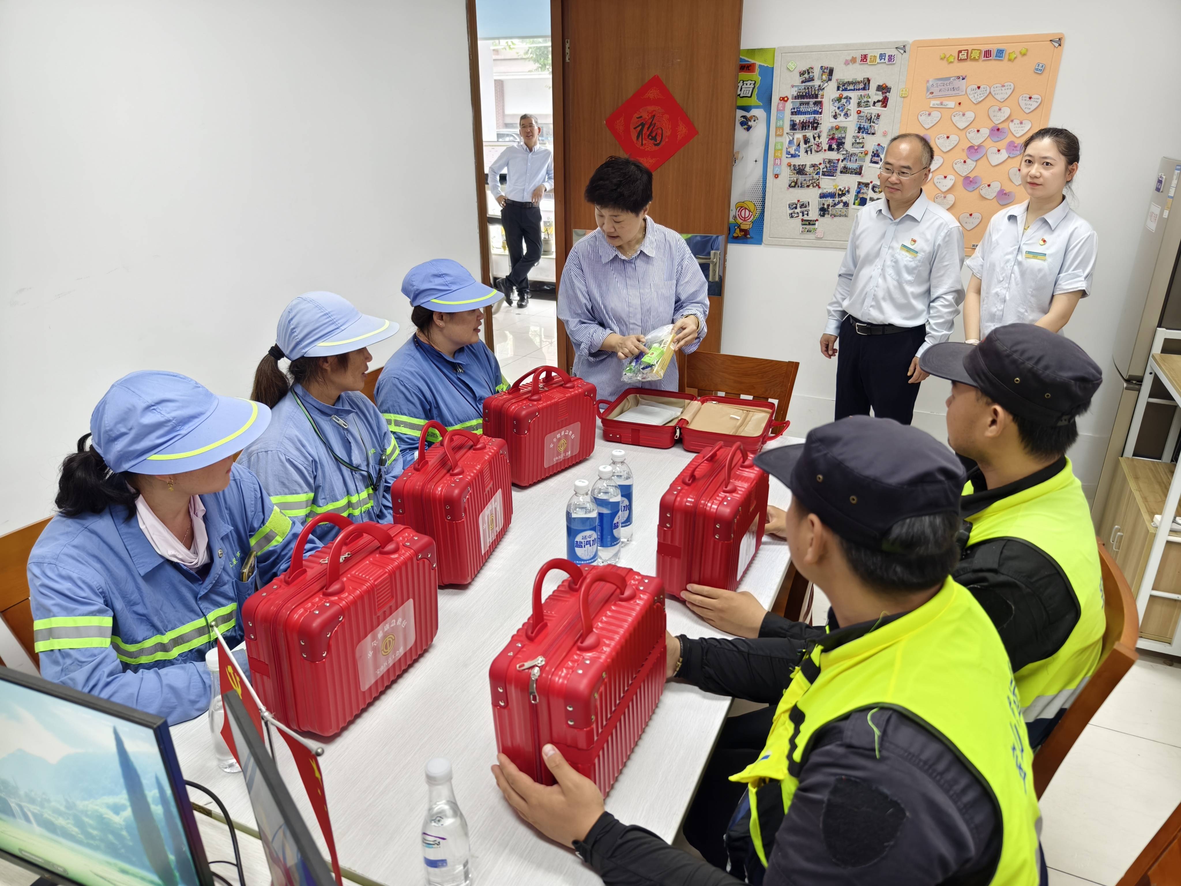 🌸【王中王一肖中特4933333】🌸:“码农”变老板 重庆城市职院学子拓展就业路