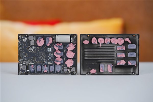 首款晶栈Xtacking 2.0技术！长江存储PE321 6.4TB SSD图赏  第10张